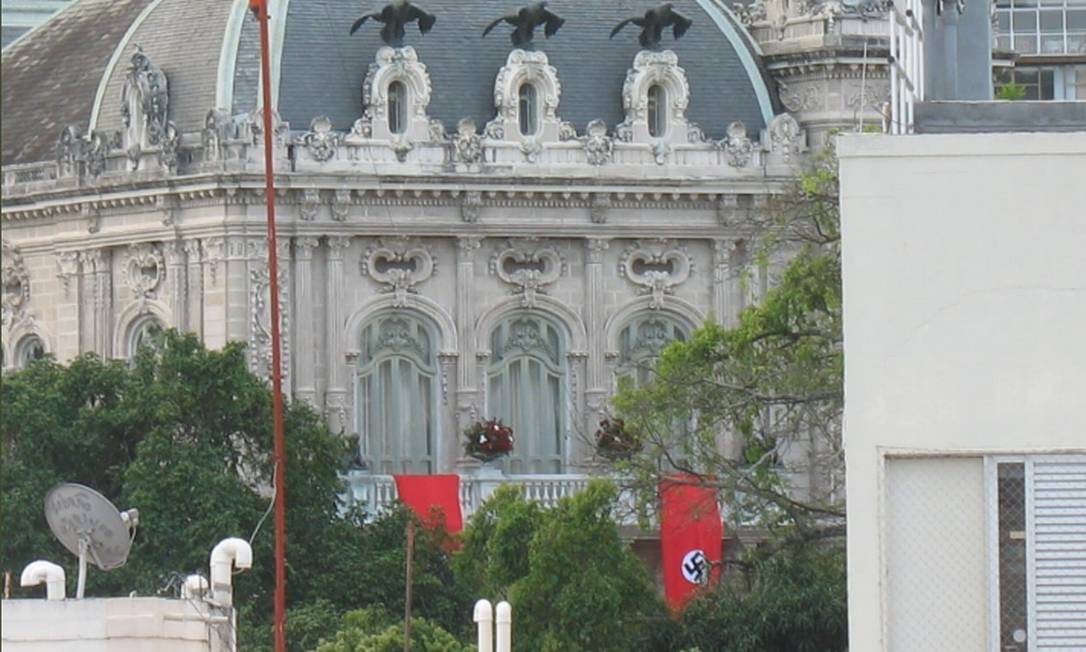 Globo coloca bandeiras nazistas na residência do governador do Rio; entenda