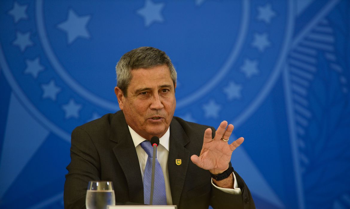 Ministro nega existência de leitos ociosos em hospitais militares