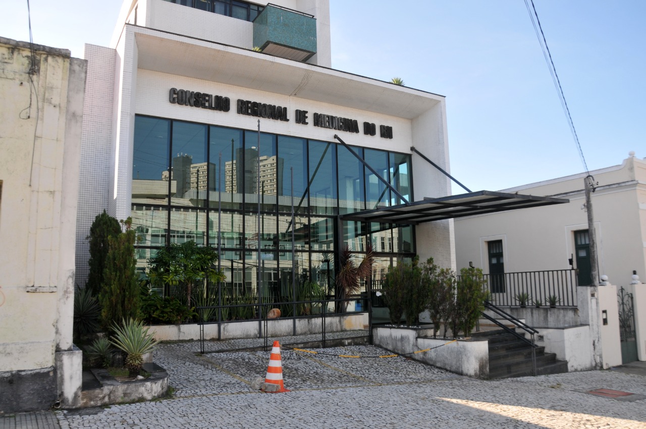 CREMERN se manifesta após repercussão envolvendo médica e jornalistas