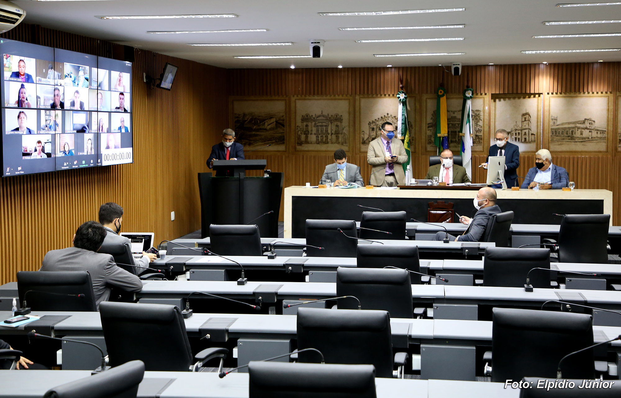 Minuto da Câmara: Comissão da Câmara aprova aplicativo SOS Mulher
