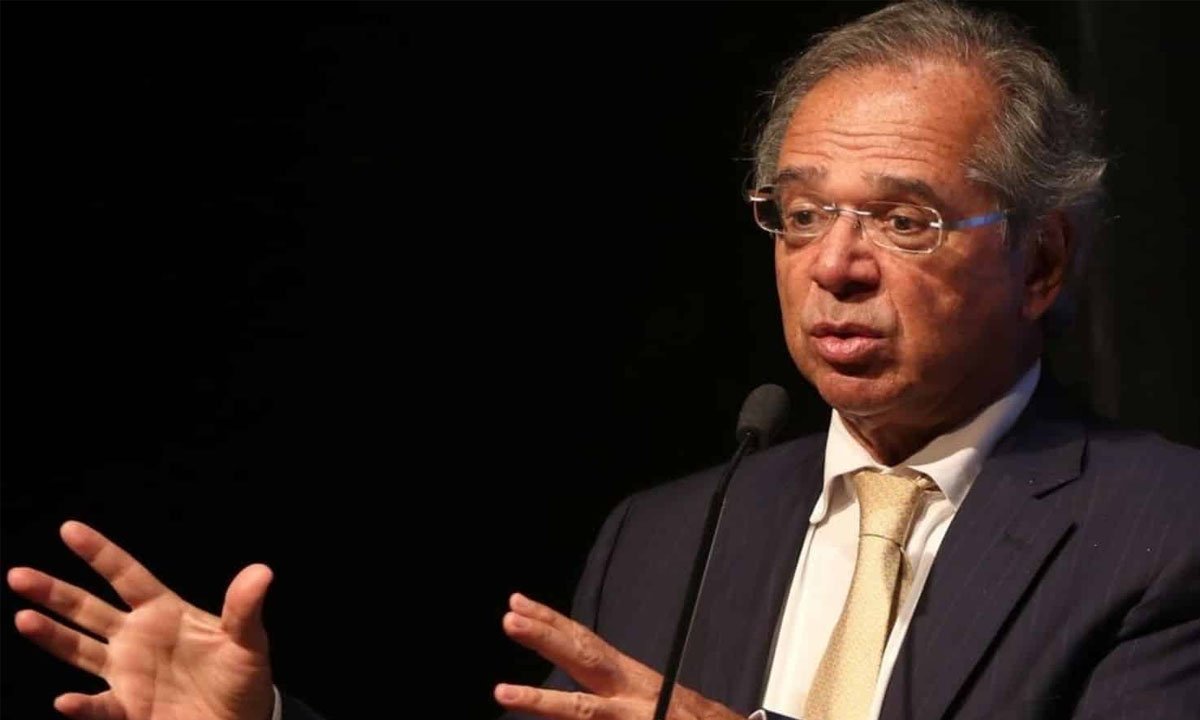A empresárias, Guedes promete priorizar privatizações de Correios e Eletrobras