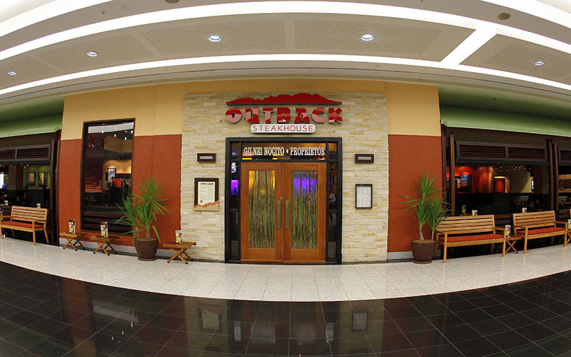 Cliente encontra rã em salada do Outback; restaurante se explica