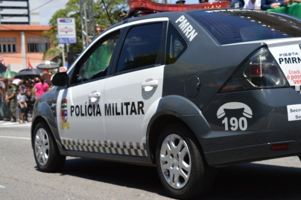 Vídeo registra momento em que criminosos realizam arrastão em Natal