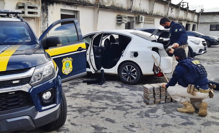 PRF apreende mais de 50kg de crack que saiu de Natal para Campina Grande
