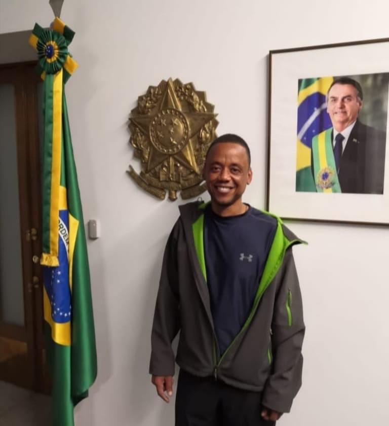 Após ajuda de Bolsonaro, ex-motorista que ficou preso na Rússia chega ao Brasil