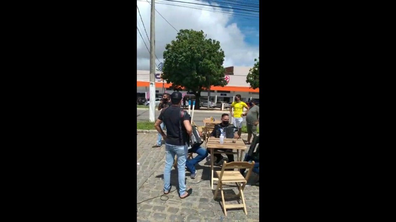 VÍDEO: Músicos protestam por direito de trabalhar em Natal