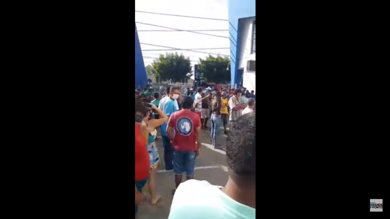 VÍDEO: Aglomeração na Caixa de Parnamirim deixa população revoltada