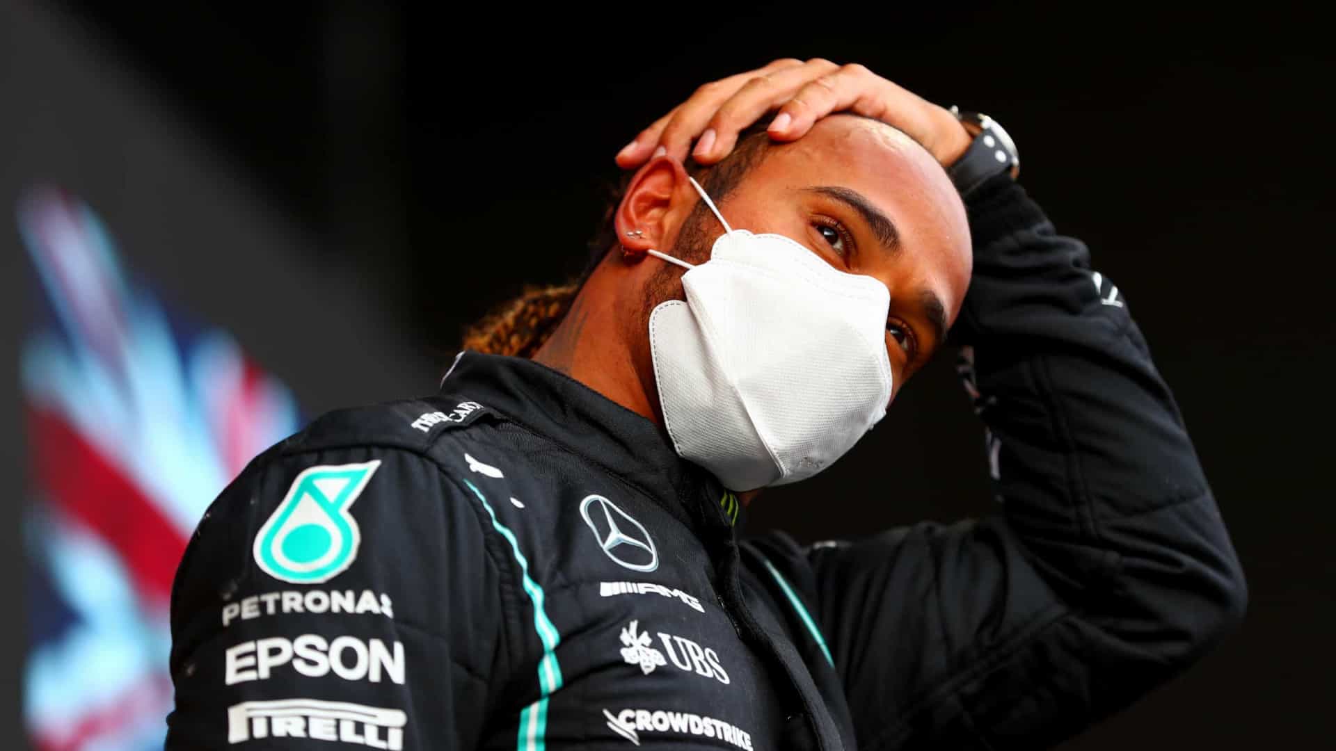 Hamilton muda a estratégia e vence 5ª seguida na Espanha pela F1