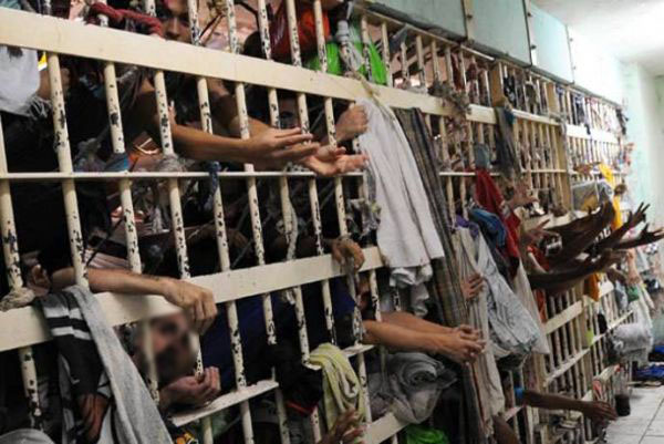 Presidiário tenta matar mãe após ter saída temporária para o Dia das Mães