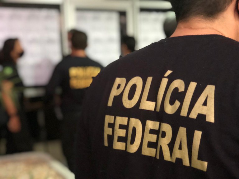 Senadora é alvo da PF em operação que investiga desvio de dinheiro