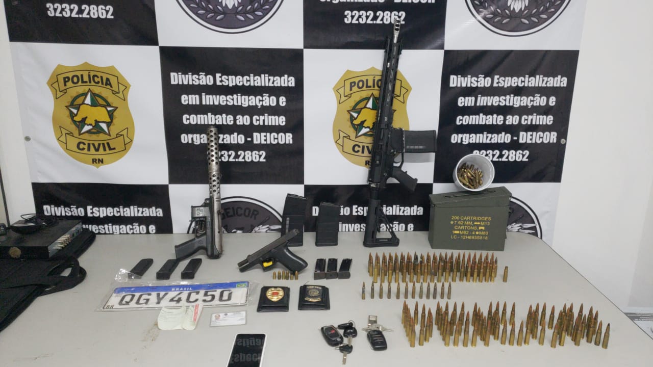 VÍDEO: "Senhor das Armas" é preso no RN com fuzil, pistola e veículos blindados