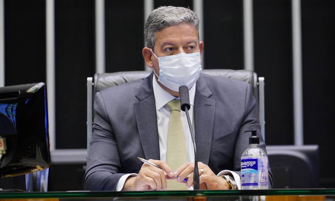 Lira instala comissão que vai analisar PEC do voto impresso auditável