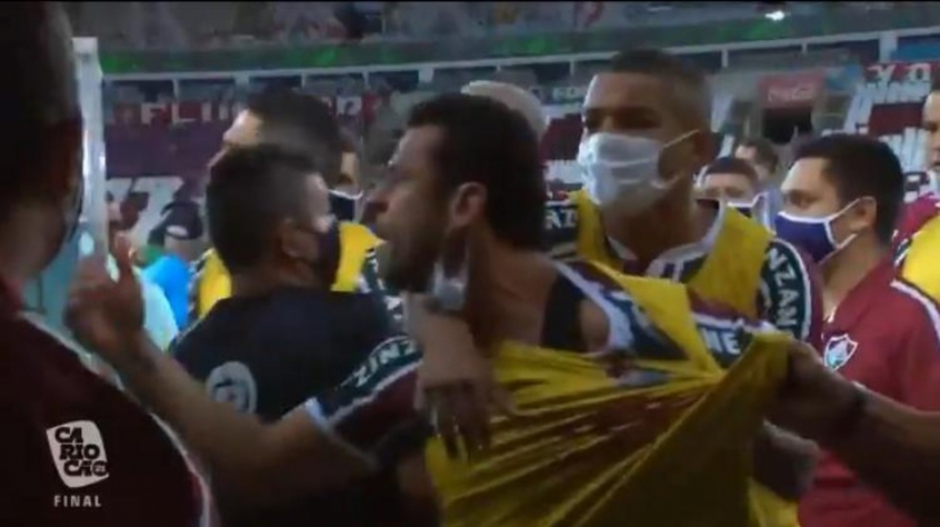 VÍDEO: Fla-Flu termina com confusão entre jogadores, dirigentes e convidados