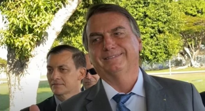 VÍDEO: 'Sou imorrível, imbrochável e também sou incomível', diz Bolsonaro