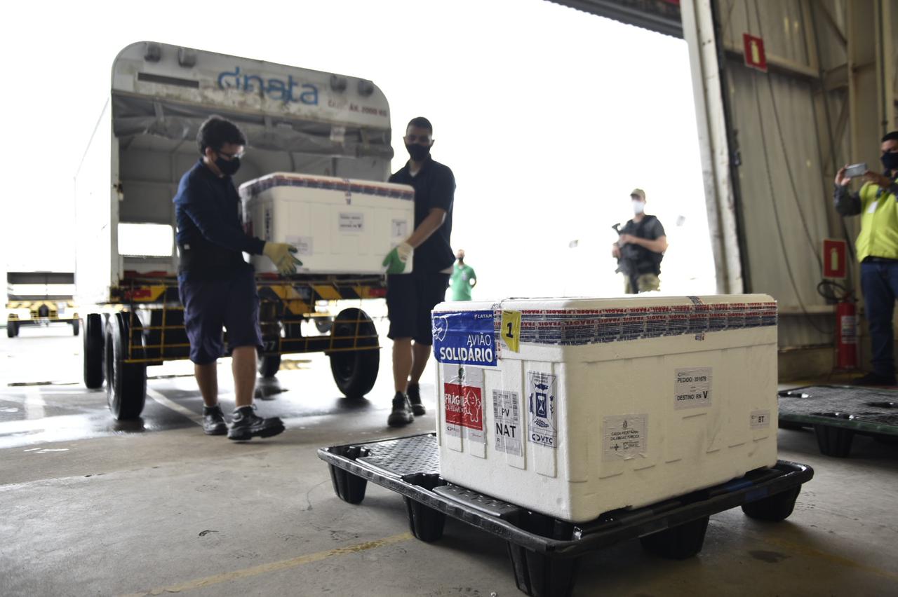 Governo Federal envia mais 104.030 doses de vacinas; veja quais