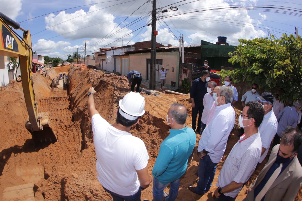 Álvaro Dias e Rogério Marinho vistoriam obras de drenagem no Planalto