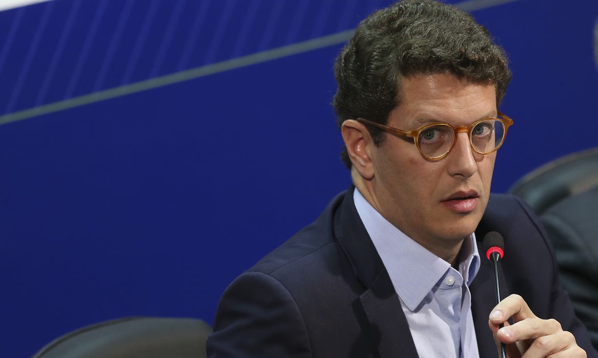 Ministro do Meio Ambiente é alvo de operação da PF