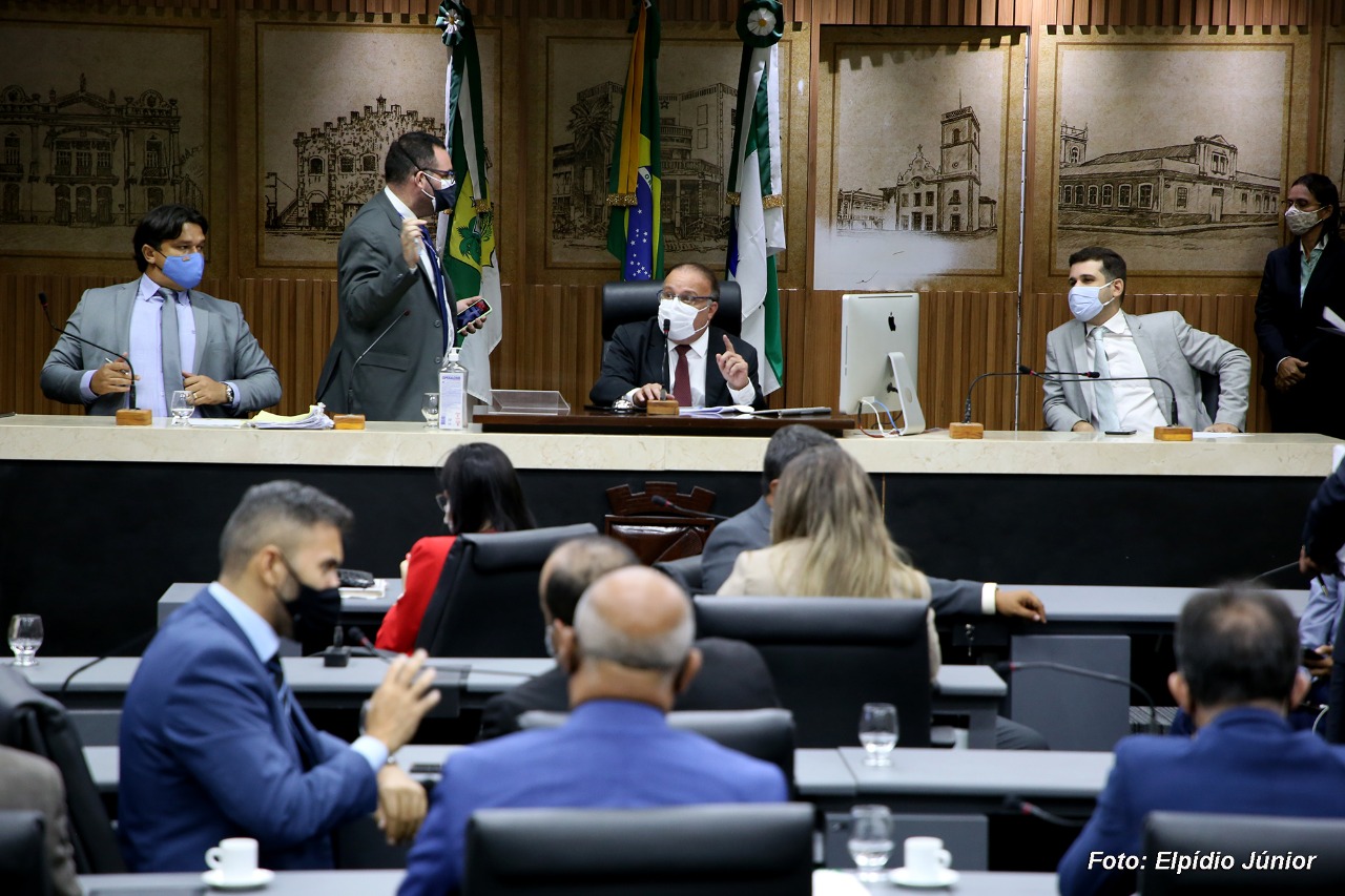 Câmara de Natal aprova multa de até 10 salários a quem aglomerar na pandemia