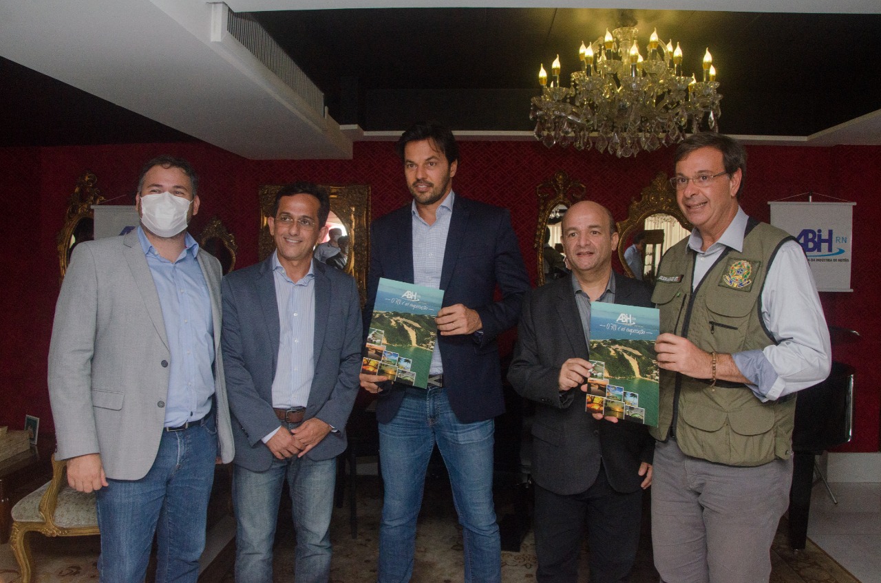 ABIH recebe Ministros do Turismo e Comunicações e apresenta pleitos da hotelaria