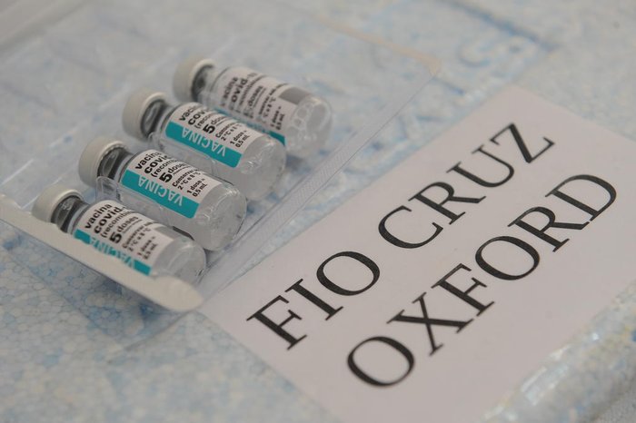 Governo recebe 5,9 milhões de doses da vacina de Oxford neste sábado