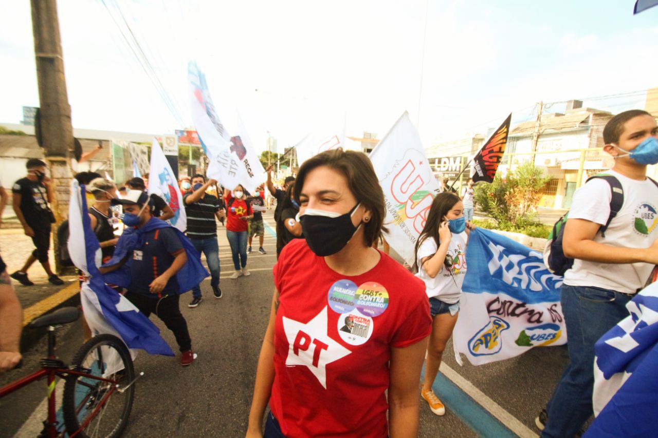 Defensora do fique em casa, deputada vai a protesto contra Bolsonaro em Natal