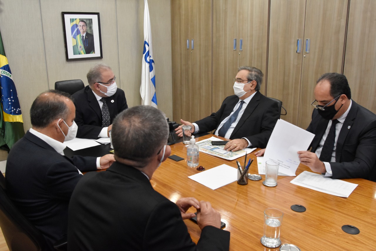 Álvaro Dias se reúne com ministros da Saúde e Desenvolvimento Regional