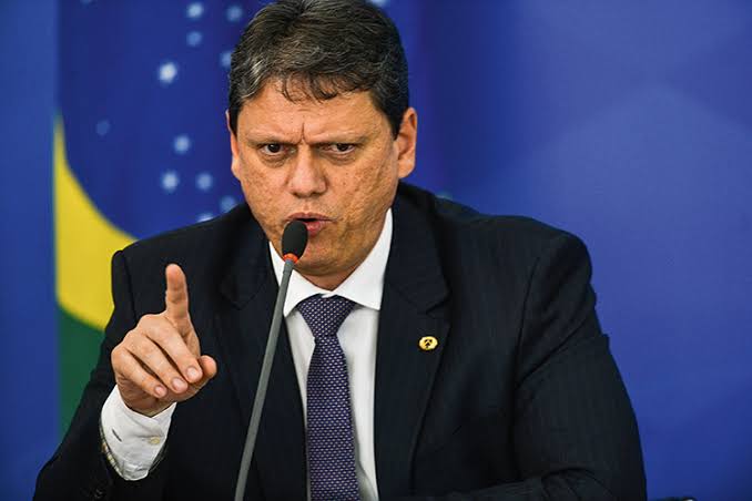 Ministro afirma: “Aviso aos pessimistas: O Brasil vai dar certo”