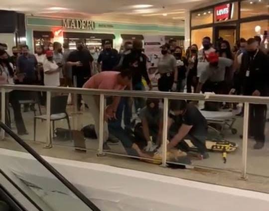 Mulher morre após ser esfaqueada por colega em shopping