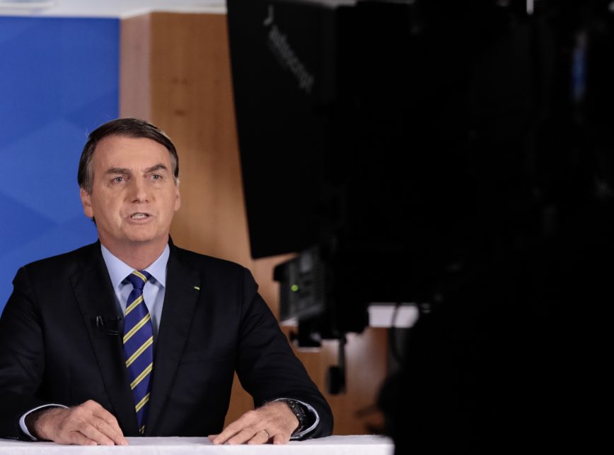 Em pronunciamento, Bolsonaro promete vacina para toda a população até fim do ano