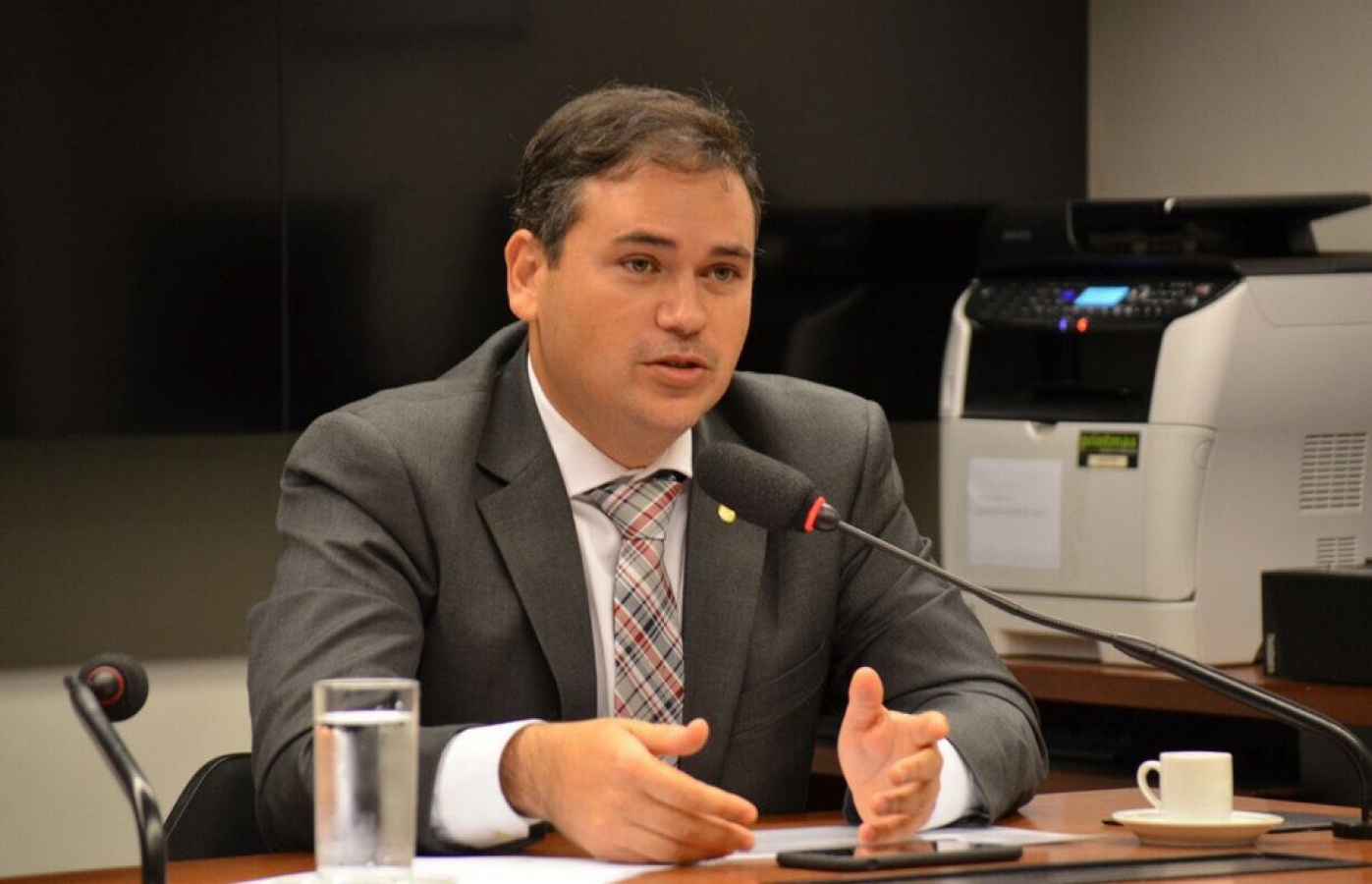 Projeto determina vacinação prioritária de trabalhadores em supermercados