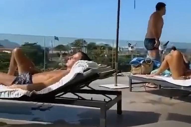 Filho de Bolsonaro posta foto de Doria em hotel: "Guerreiro do povo brasileiro"