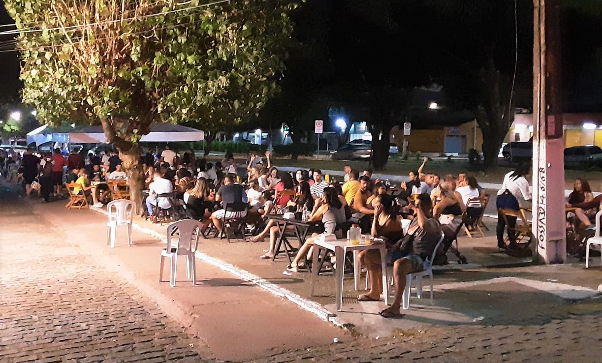 Oito bares são autuados em Natal por aglomeração e desrespeito a horários