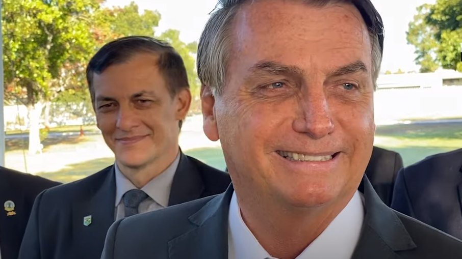 Bolsonaro desmente Globo e nega interferência na Seleção Brasileira