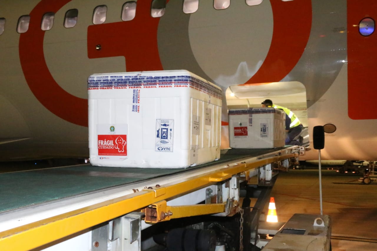 RN recebe novo lote de vacinas para vacinação por faixa etária