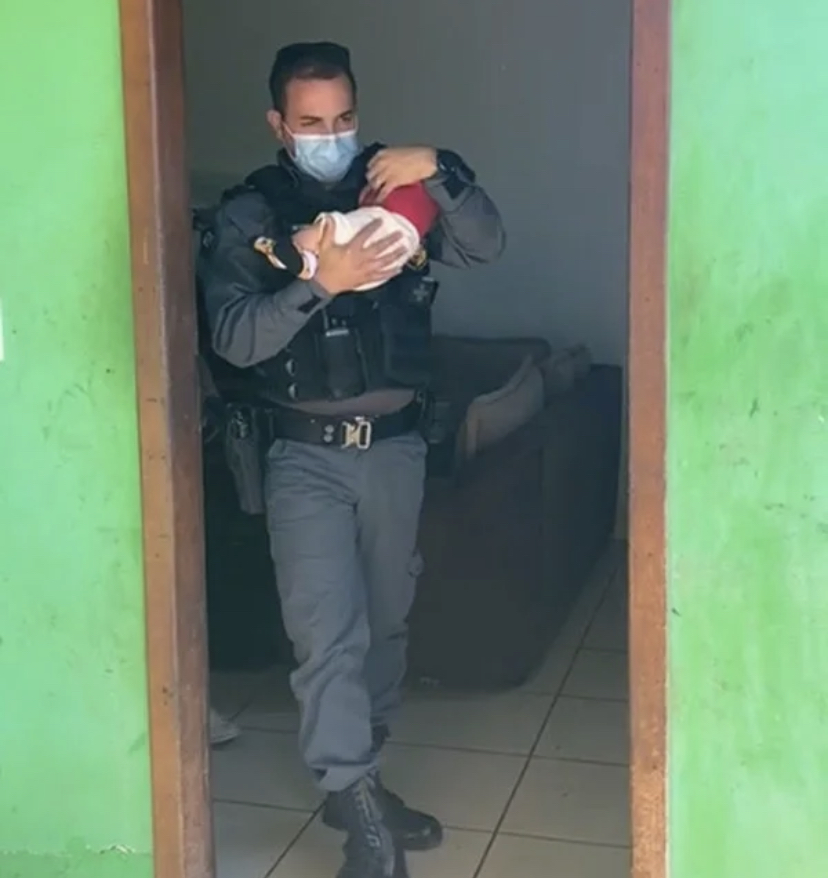 PM resgata bebê penhorado em boca de fumo pela mãe