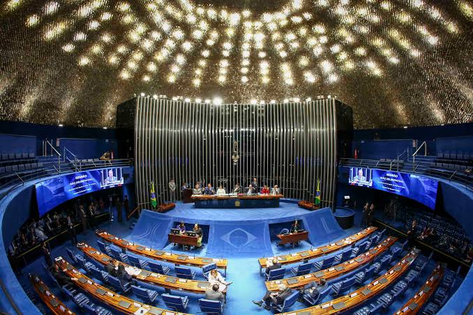 Senado adia pela terceira vez a votação de PL que torna educação serviço essencial