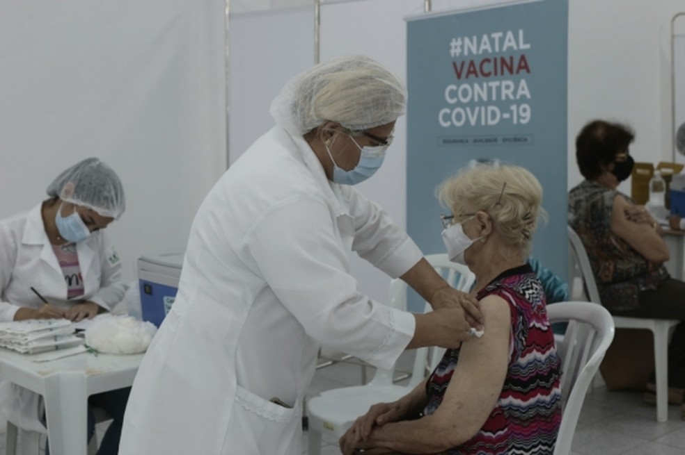 Natal começa a vacinar pessoas a partir de 55 anos sem comorbidades neste sábado