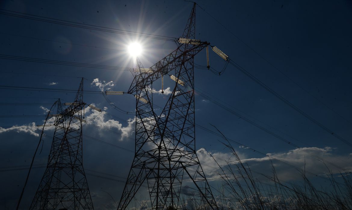 Erro de cálculo no Governo Dilma eleva conta de luz em R$ 50 bi; RN já é atingido