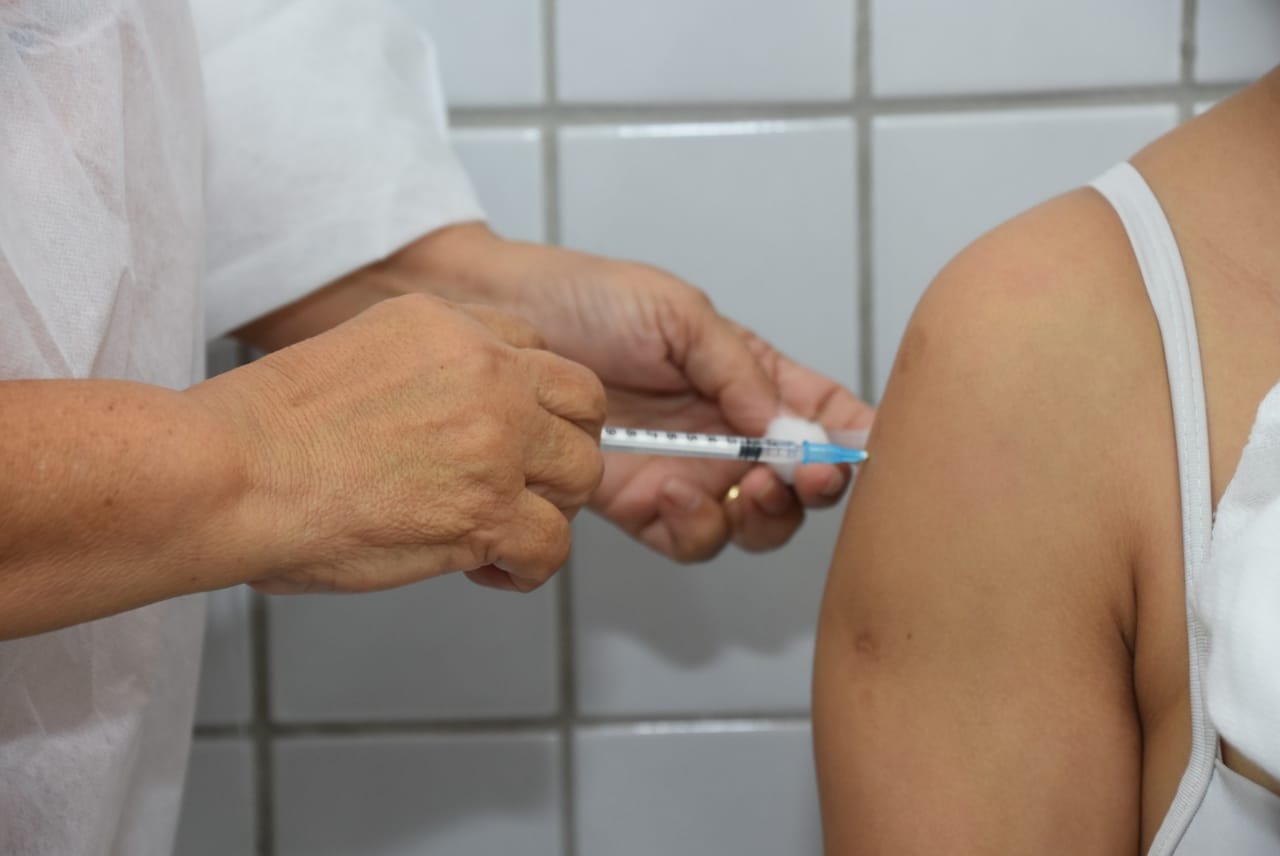 São Gonçalo vacina pessoas sem comorbidades a partir de 40 anos