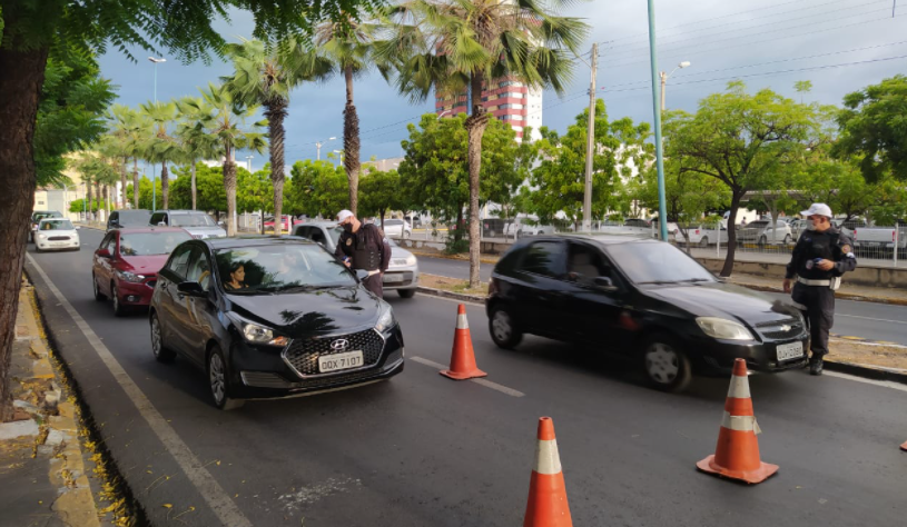 Lei Seca autua 85 motoristas por embriaguez em 3 cidades do RN e apreende Camaro