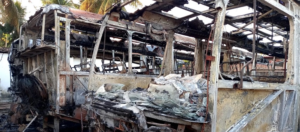 Incêndio atinge pátio de prefeitura do RN e destrói seis veículos