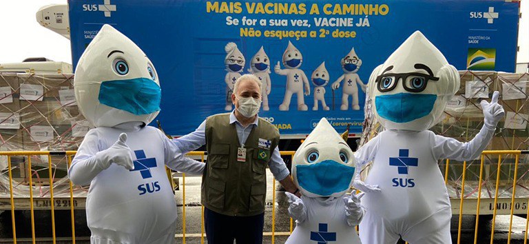 Novo lote com 300 mil doses da vacina da Janssen chega ao Brasil