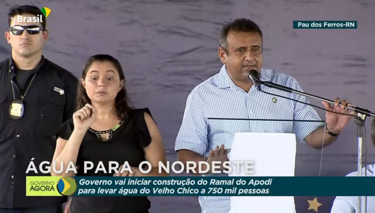 "Dinheiro em vez de ir para Cuba, está aqui no RN", diz presidente da Femurn em evento com Bolsonaro