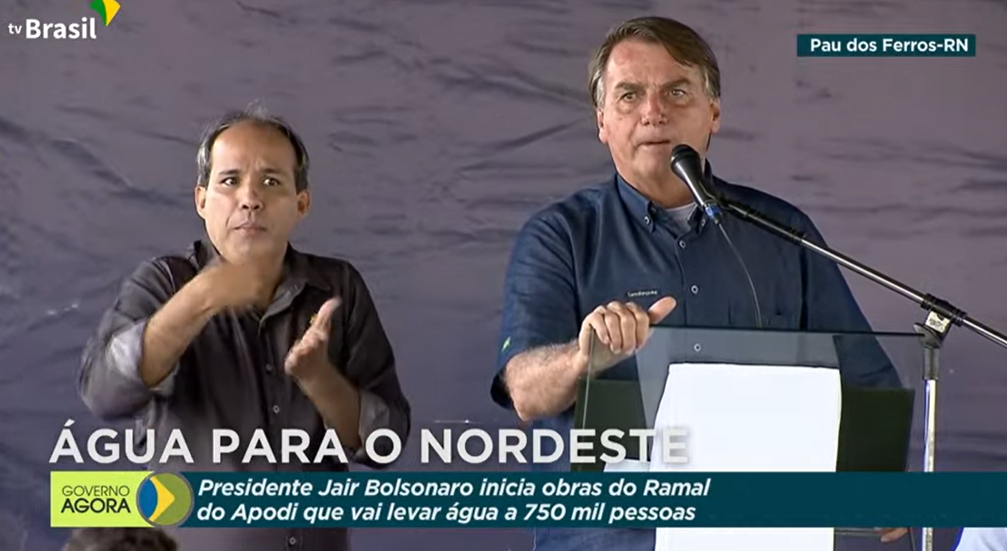 "Renan Calheiros, siga meu exemplo: seja honesto", diz Bolsonaro no RN