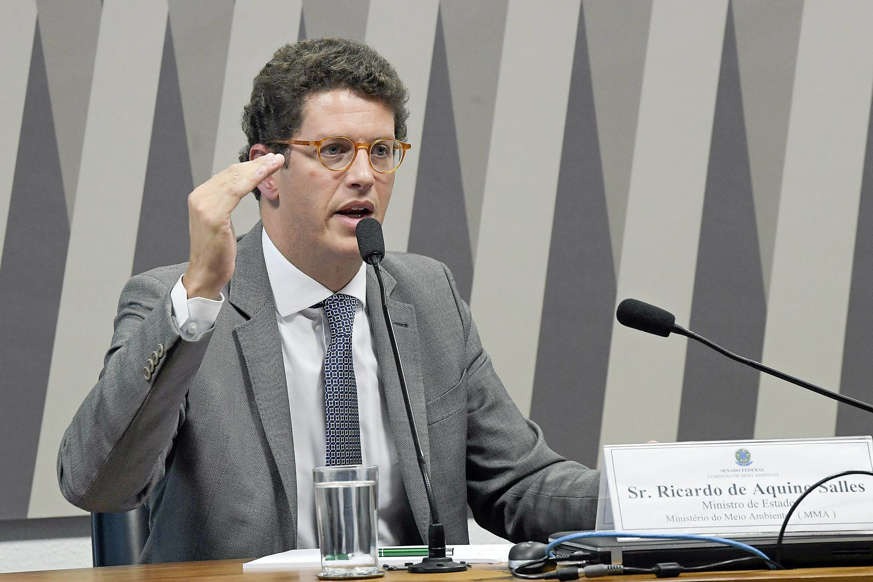 Ministro pediu demissão após saber que seria preso, diz jornal