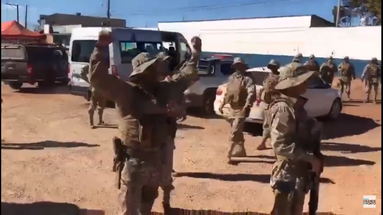 Lázaro descarregou arma em policiais e tinha R$ 4,4 mil no bolso, diz secretário