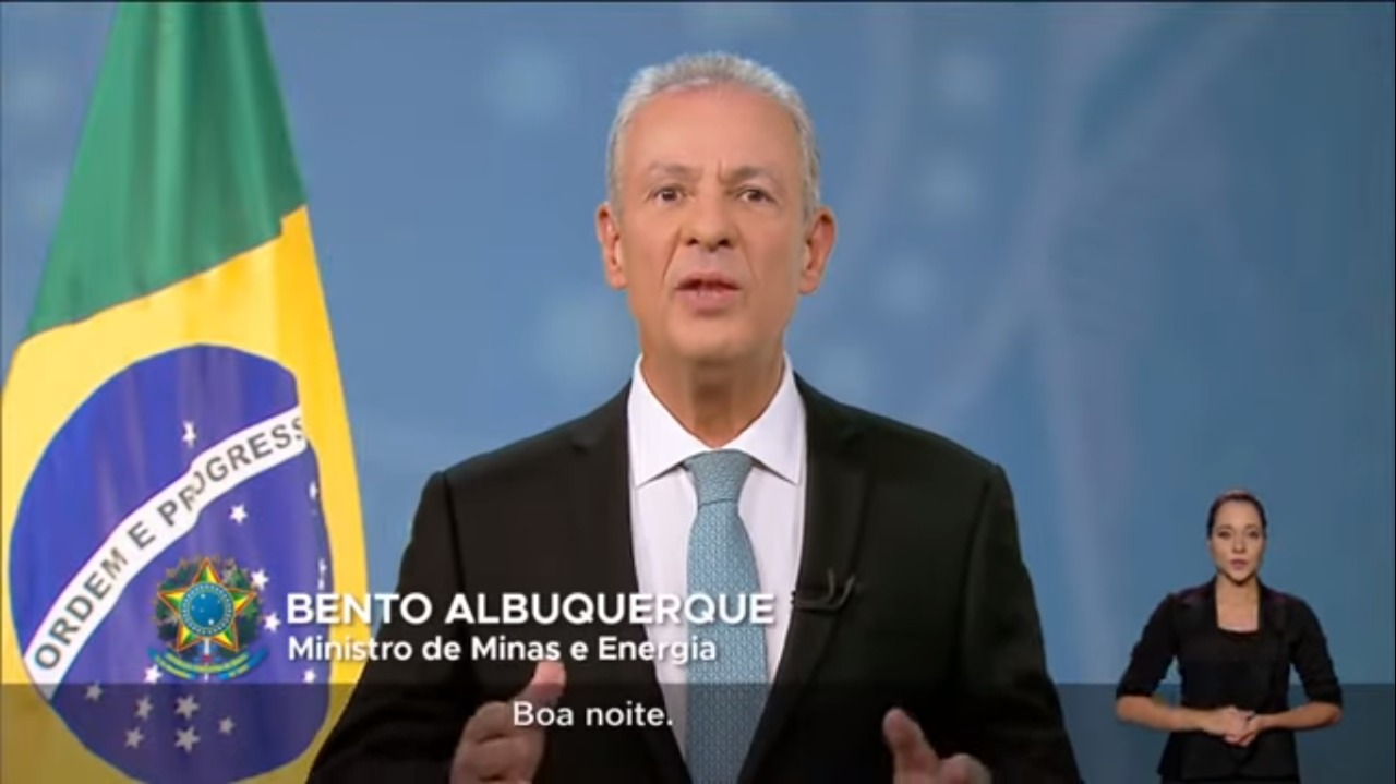 Na TV, ministro admite crise hídrica e pede uso 'consciente' de água e energia