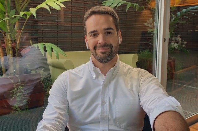 Pré-candidato a presidente assume que é gay em entrevista a Bial