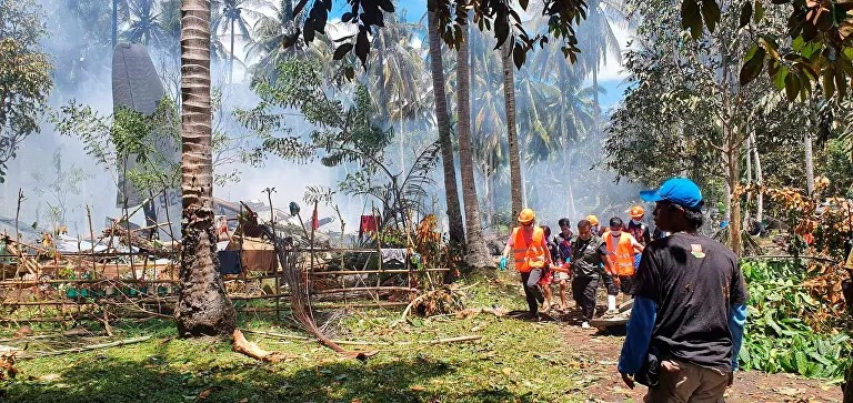 [VÍDEO, FOTOS] Ao menos 45 morrem em queda de Avião militar nas Filipinas