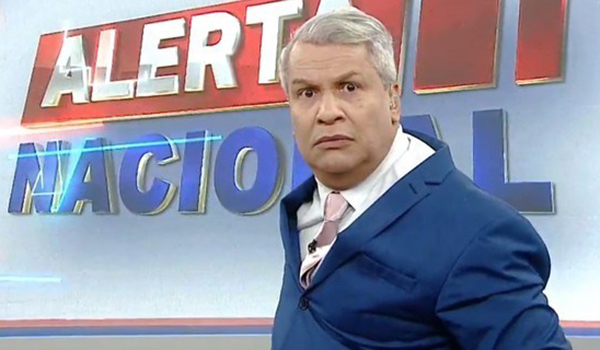 Após ser criticado por fala homofóbica, foto em que polêmico apresentador estaria imitindo Ney Matogrosso viraliza